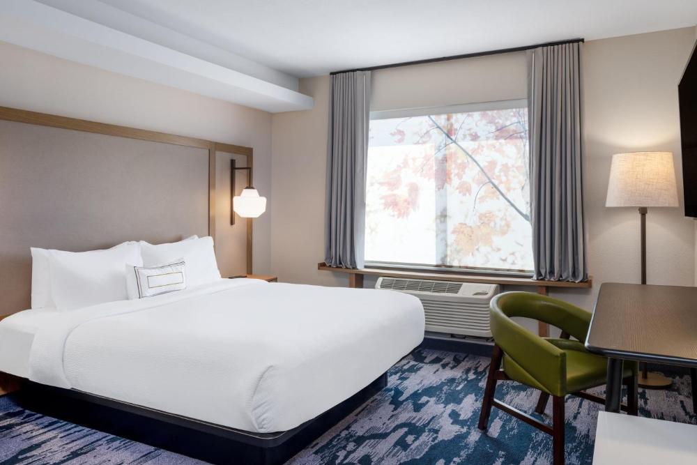 Guest Room, 1 King interior